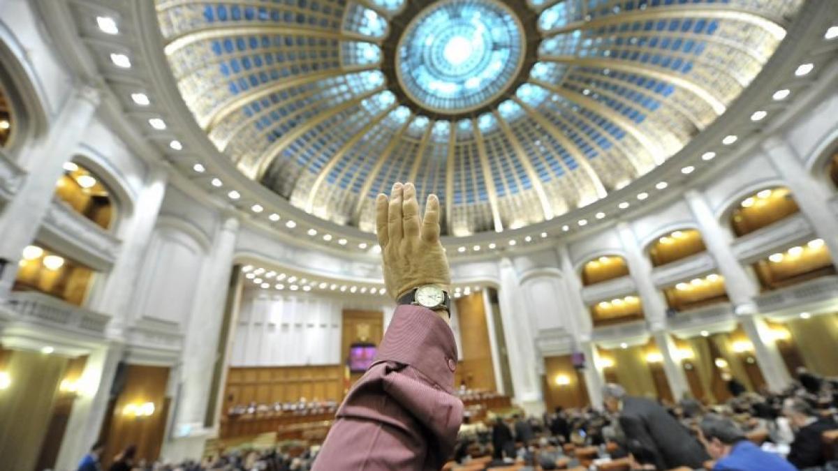 alesii din parlament si au votat pensiile de lux cati bani vor primi daca presedintele iohannis