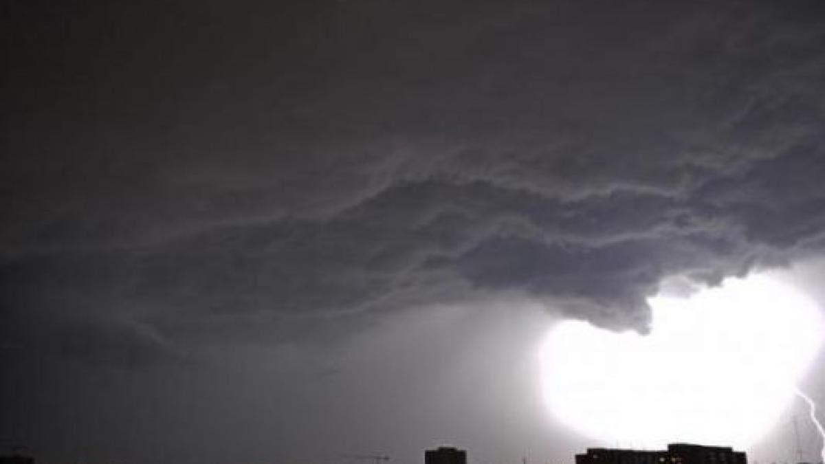 codul galben de ploi si vijelii prelungit