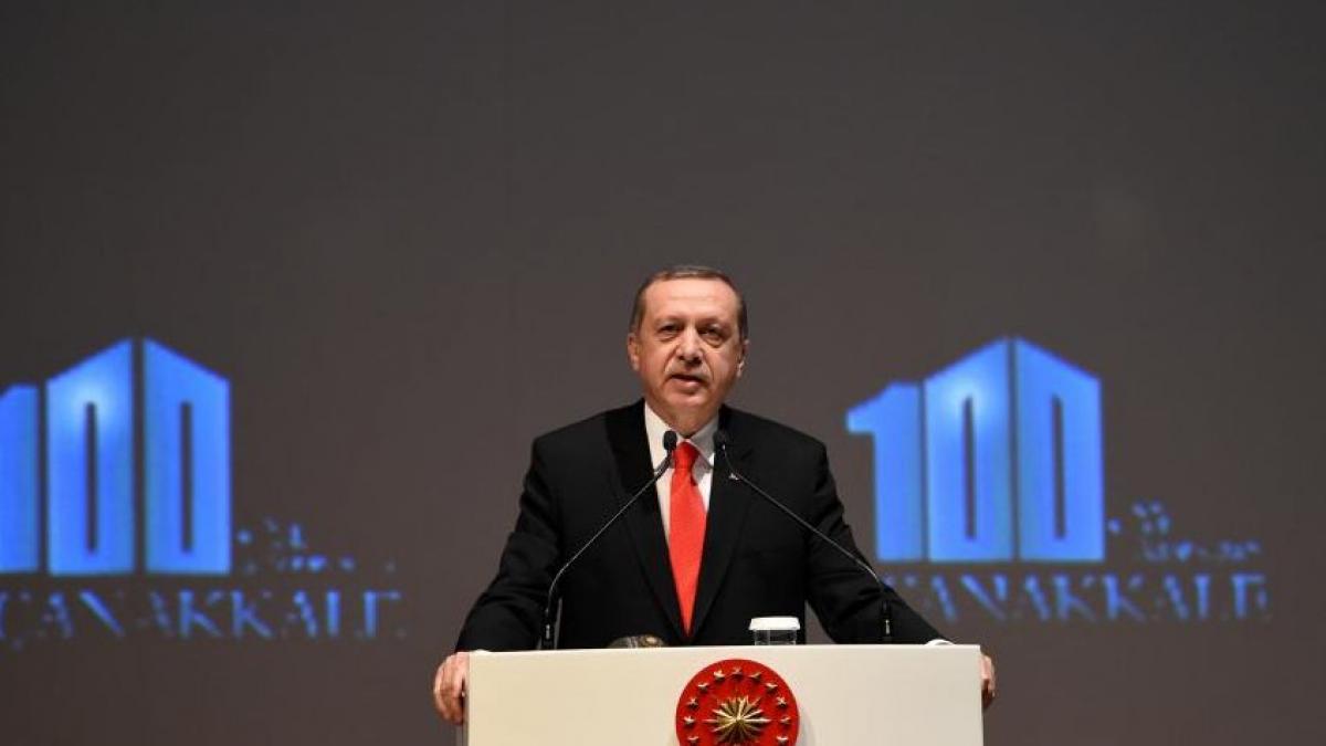 redactorul sef al unui cotidian din turcia condamnat la inchisoare pentru un tweet insultator la