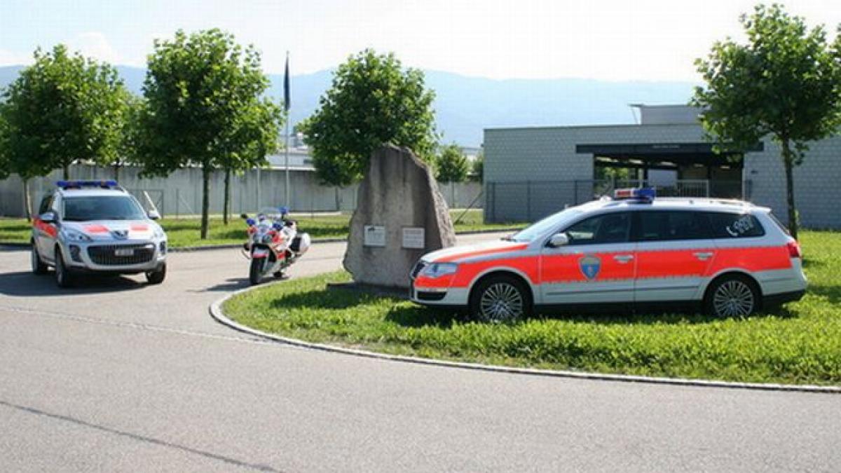 un roman a ajuns la inchisoare dupa ce a tarat cu masina un politist elvetian