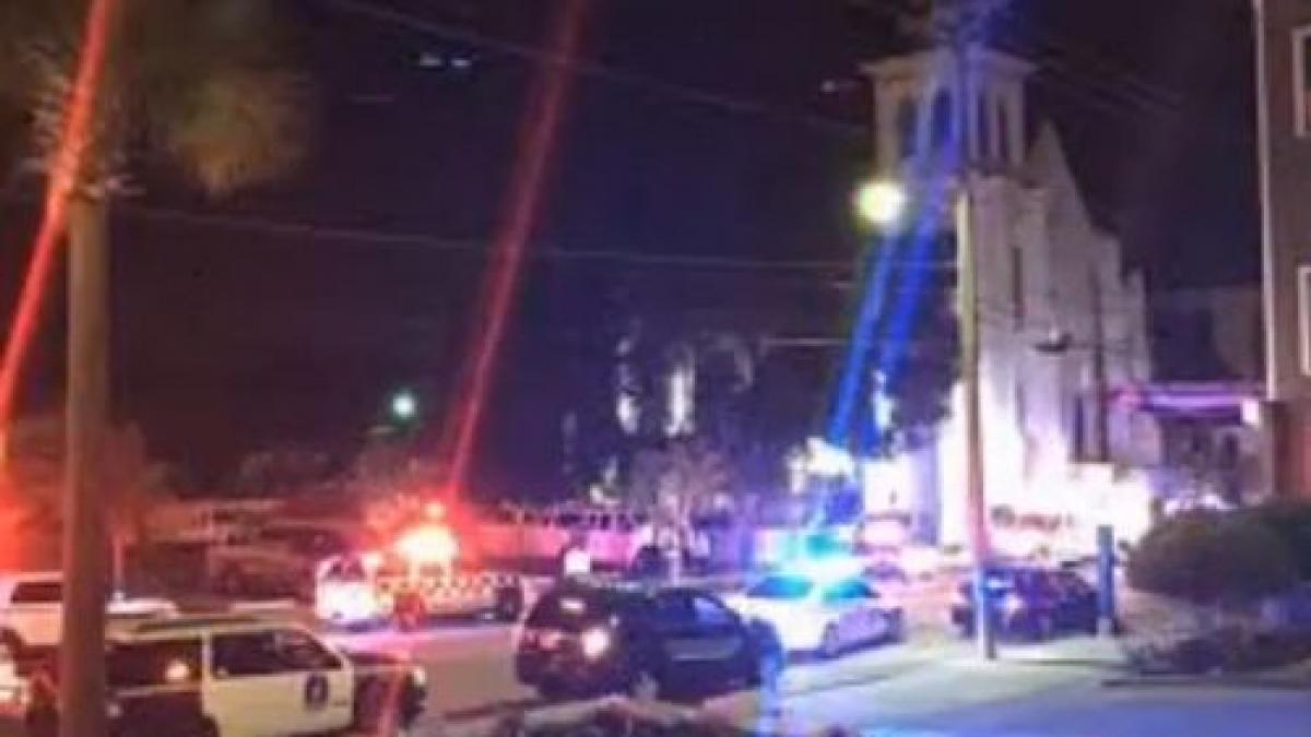 atac armat la o biserica istorica afroamericana din charleston cel putin noua oameni au fost ucisi