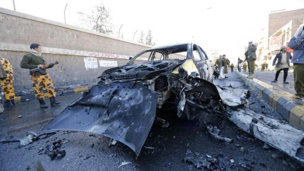 patru masini capcana au explodat in capitala yemenului doua persoane au murit si 60 au fost ranite