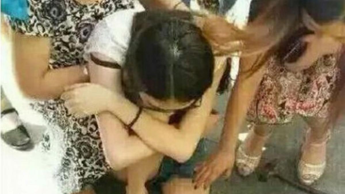 de ce e bine sa fii atent cand tastezi o adolescenta a ajuns intr o situatie extrem de jenanta