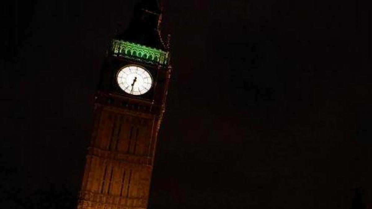 romanii se lupta pentru locurile din londra in care pot lucra ca statui miscatoare