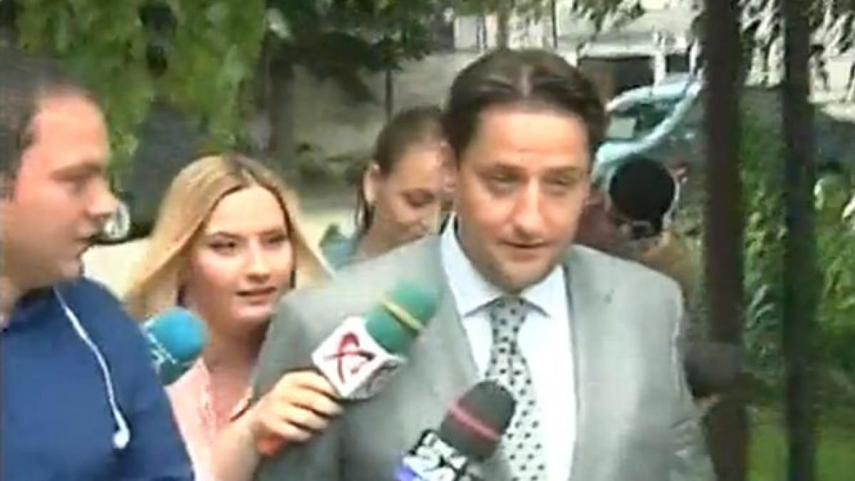 stelu vrea sa mearga la londra ca sa faca bani pentru dna