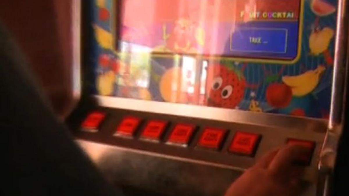 de teama sotiei s a talharit s a injunghiat si s a dat cu capul de pereti dupa ce a pierdut trei