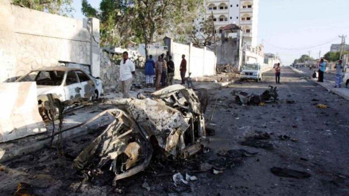somalia cel putin trei persoane au fost ucise dupa explozia unei masini capcana
