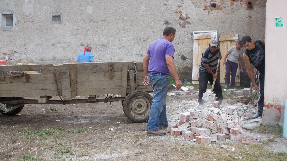 start pentru renovare la scoala prof dr ioan cerghi din harseni judetul brasov in cadrul