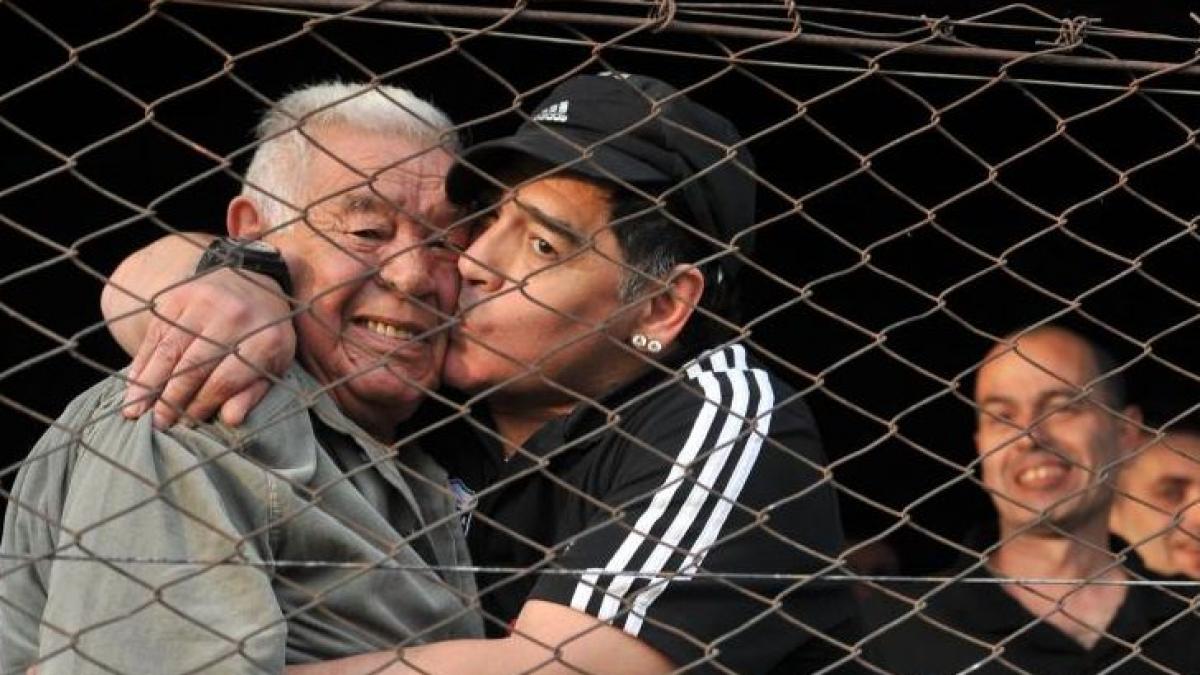 diego maradona este in doliu a primit vestea vineri dimineata