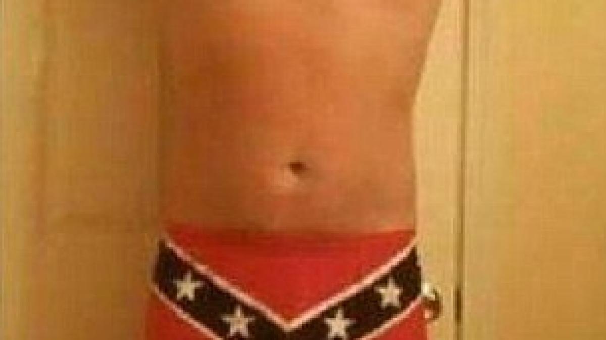 s a pozat intr o pereche de boxeri a fost concediat imediat