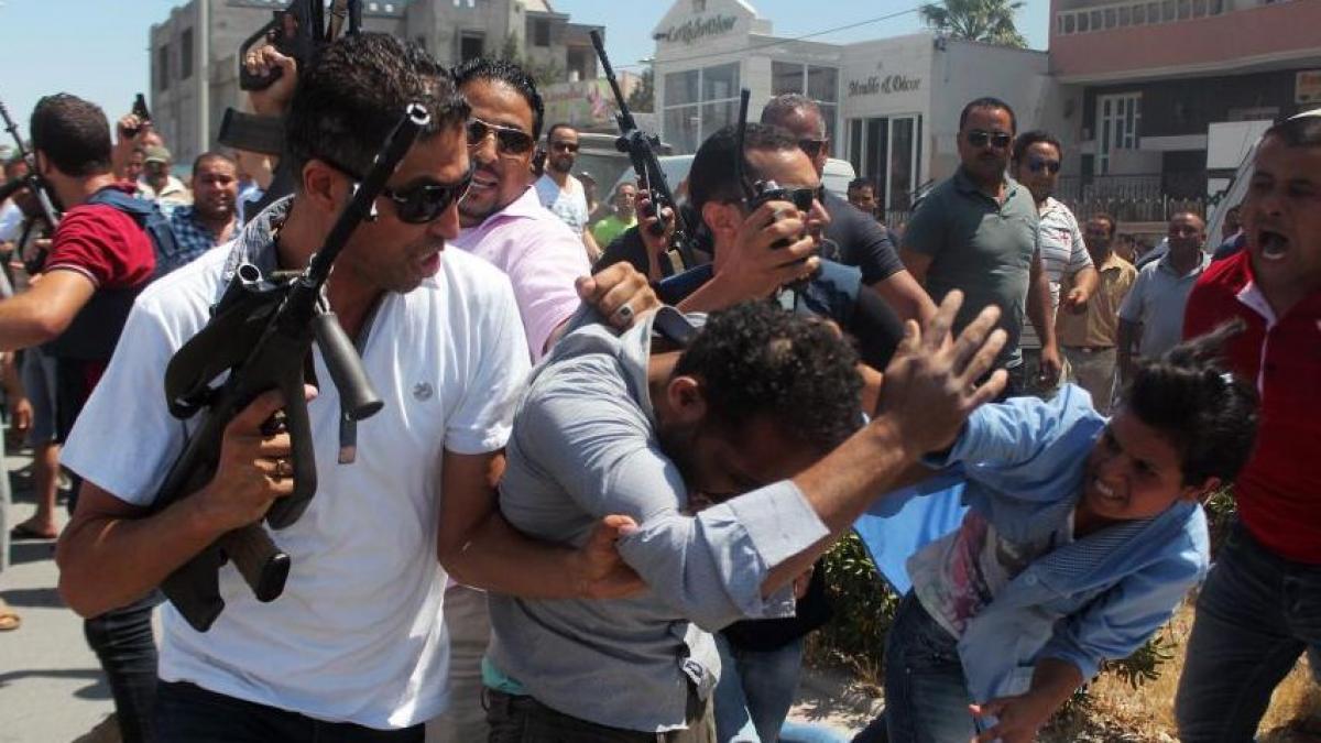 teroristii aveau armele ascunse in umbrele cetateni britanici germani si belgieni printre victimele