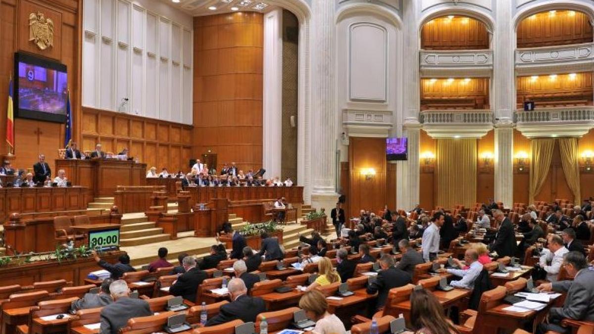 arestul la domiciliu asteapta alesii intra in vacanta