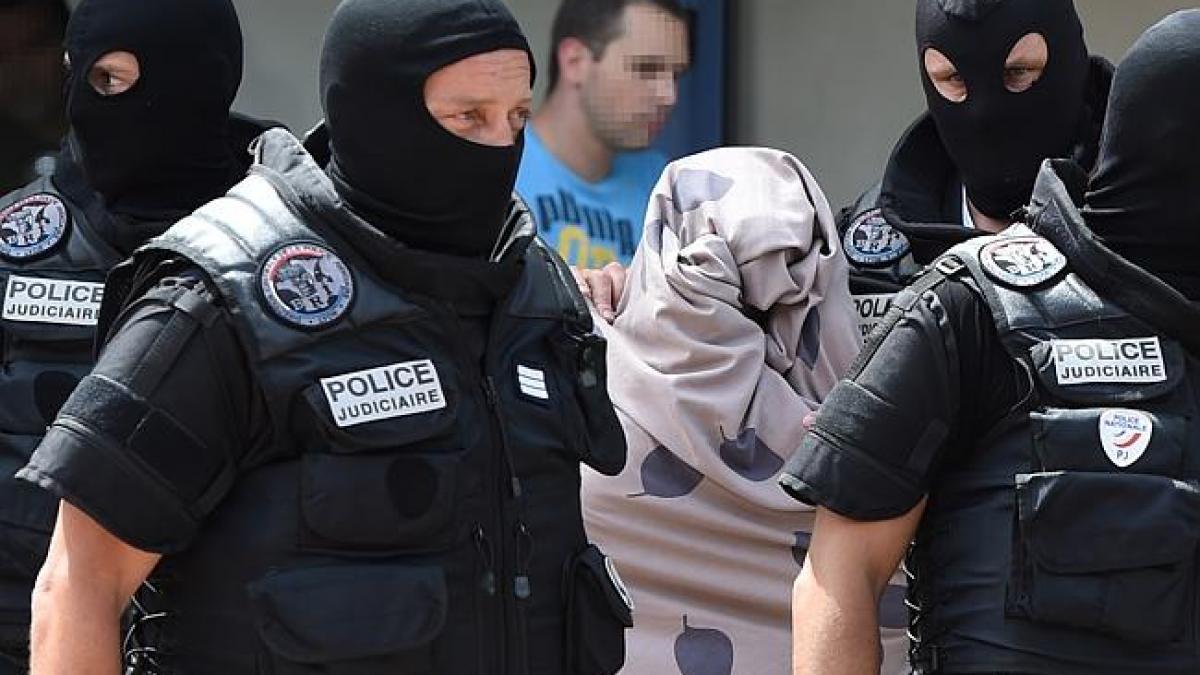 barbatul suspectat in atentatul din franta a recunoscut ca si a ucis seful