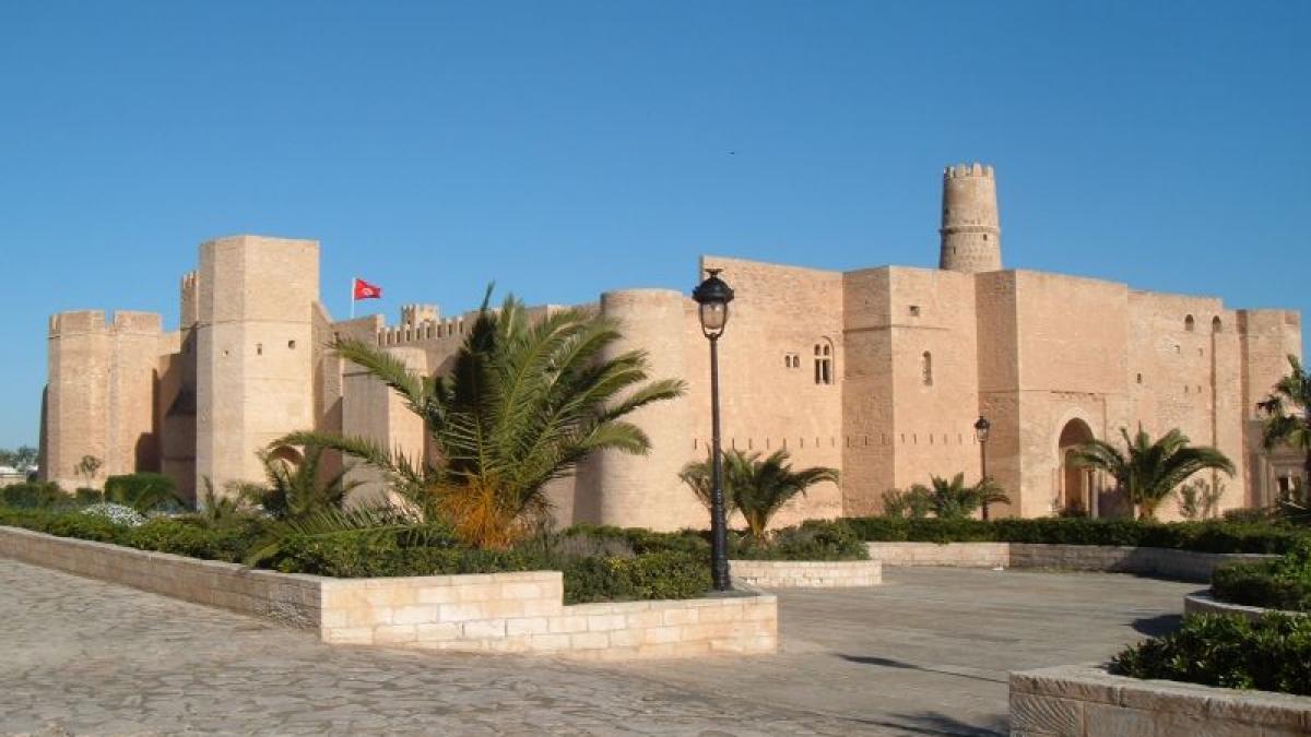 mii de persoane evacuate din tunisia de frica unor noi atentate