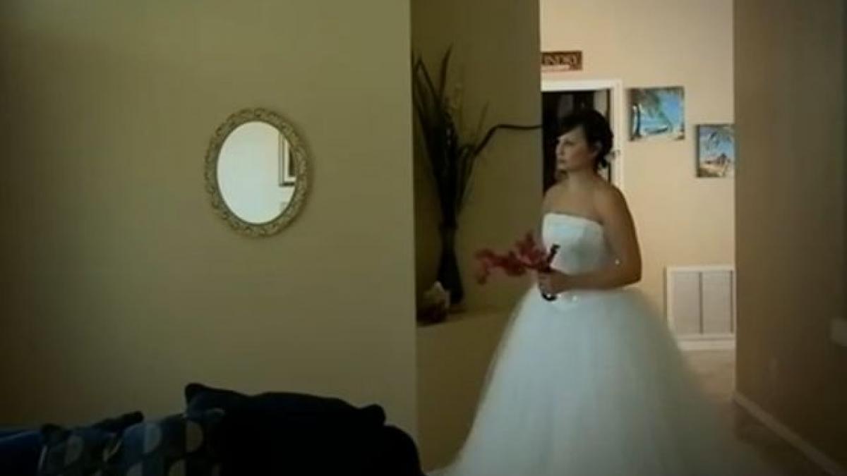 a ajuns acasa si si a vazut sotia imbracata asa ce s a intamplat cu acest barbat cand se astepta