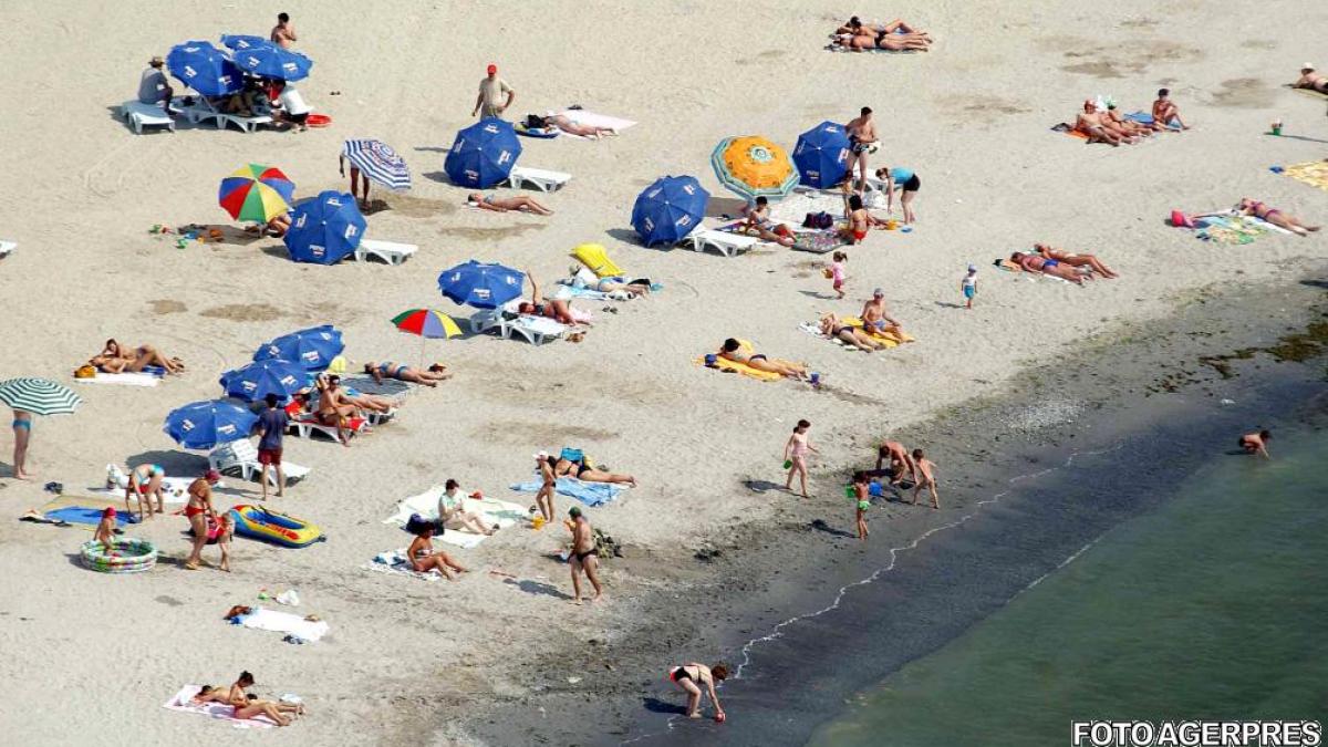 a fost alerta maxima pe plaja din jupiter dupa ce doi turisti au fost la un pas de inec