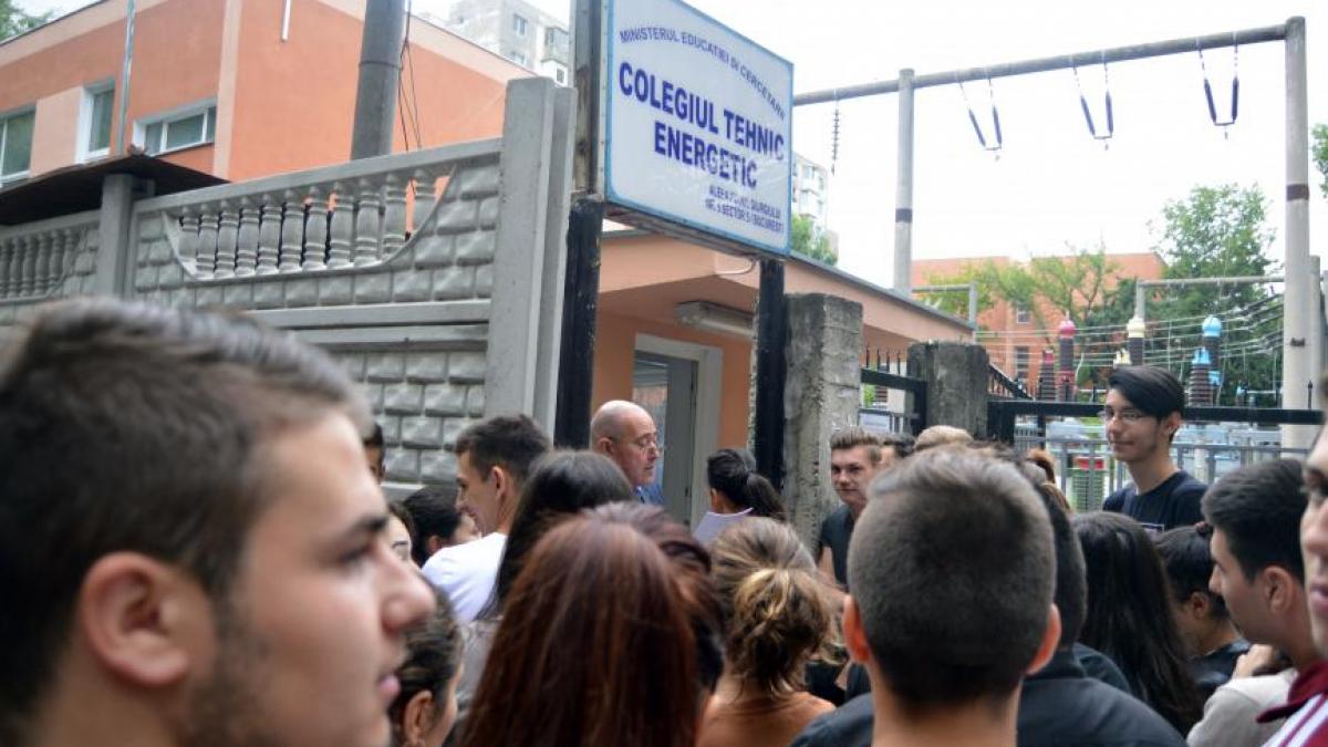 bacalaureat 2015 74 de elevi au fost eliminati de la proba scrisa de limba si literatura romana