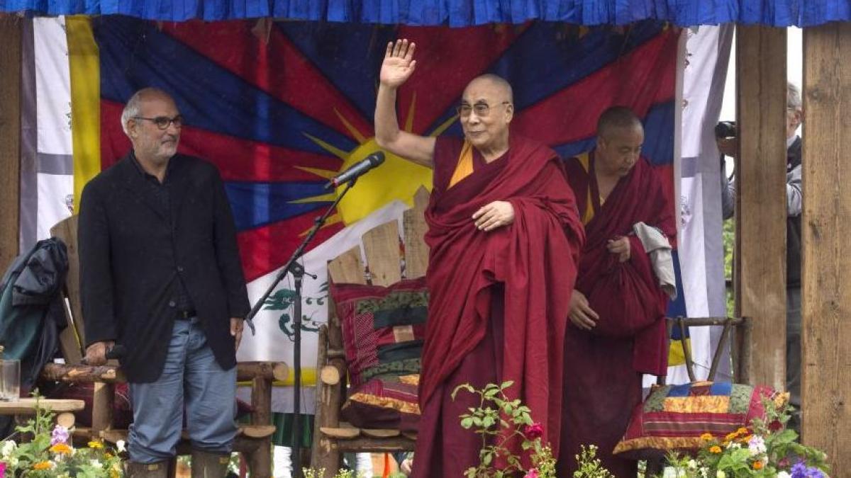 dalai lama superstar la festivalul glastonbury 2015