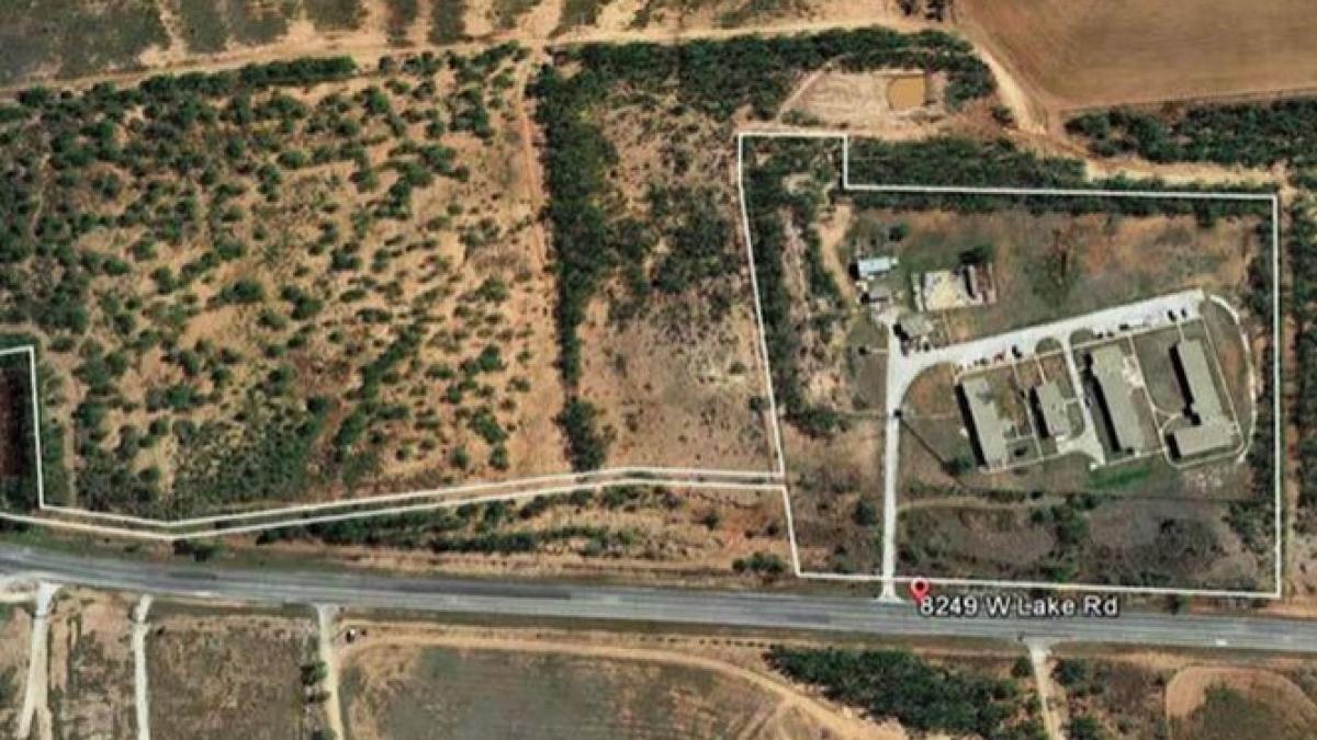 doriti o baza militara care va poate proteja de atacurile nucleare o puteti cumpara de pe ebay