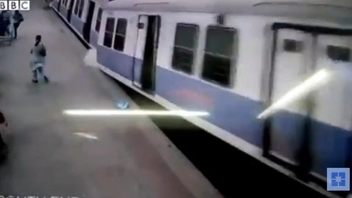 momentul in care un vagon sare de pe sine dupa ce mecanicul a ratat capatul liniei