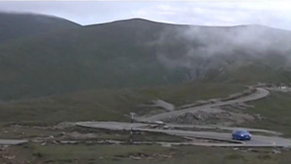 transalpina va fi deschisa oficial circulatiei rutiere drumarii muncesc la foc continuu