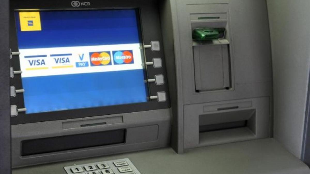 e un singur bancomat si ala i gol marturia unui turist aflat in grecia se teme ca nu va mai ajunge