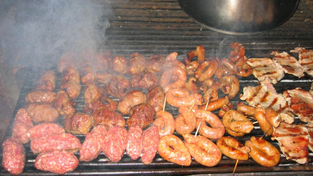 pericolul de pe gratar la ce riscuri te expui cand consumi alimente gatite pe gratar