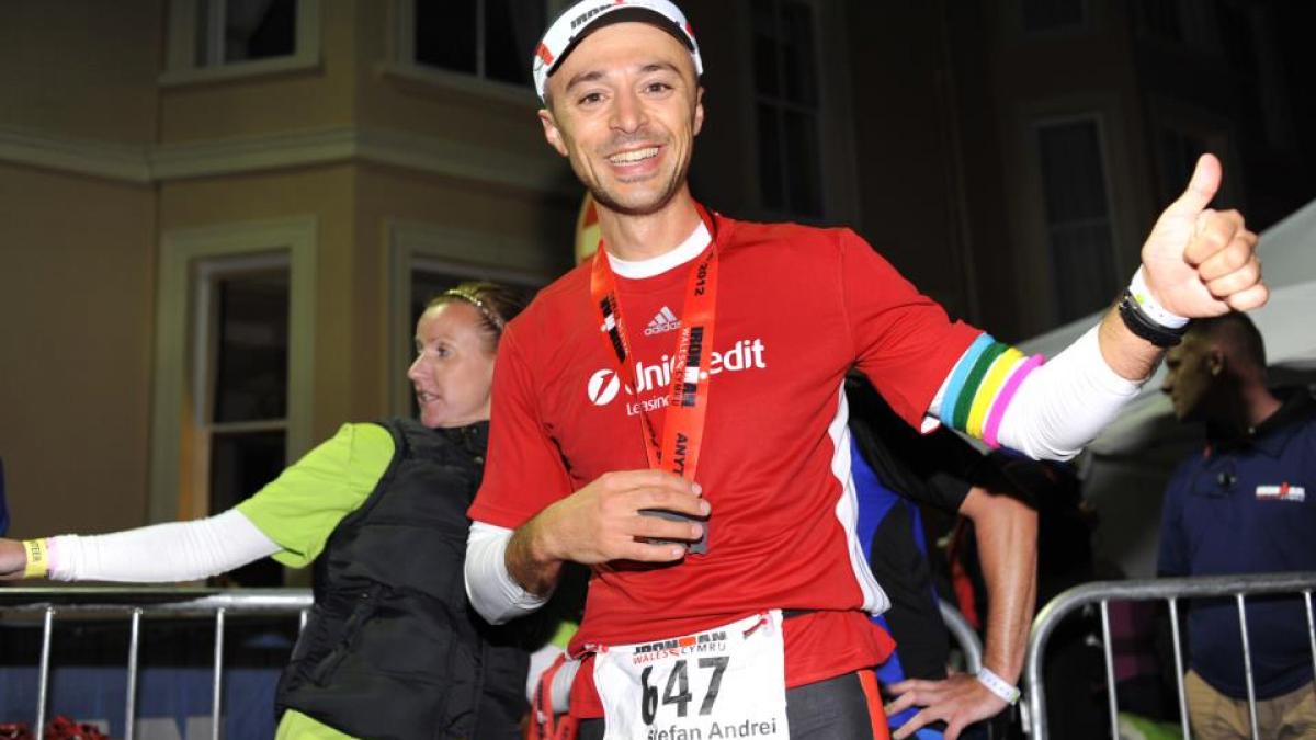 primul roman care a trecut inot canalul manecii