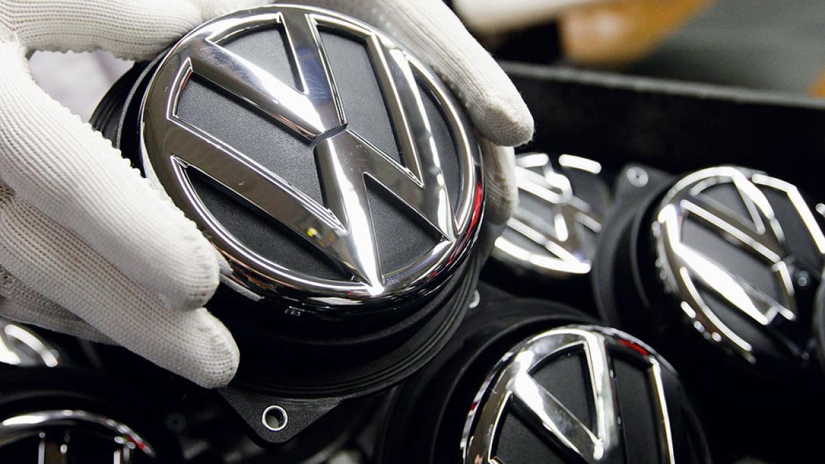 volkswagen anunta lansarea unui masini low cost facand competitie daciei de la renault