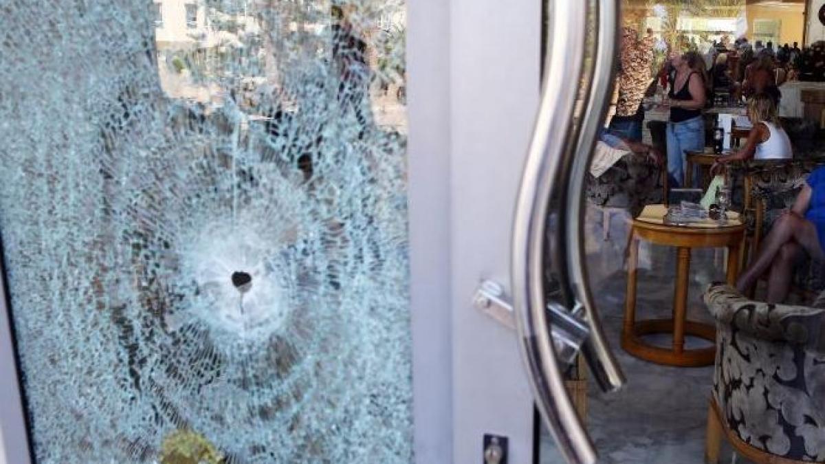 autorul masacrului din tunisia a purtat o conversatie telefonica de 10 secunde inainte de raidul