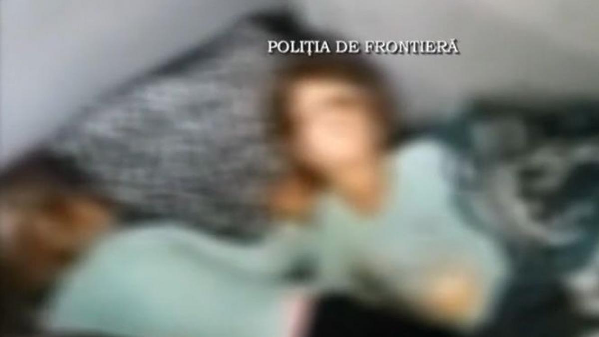 gemene ascunse in portbagajul unui microbuz descoperite la granita