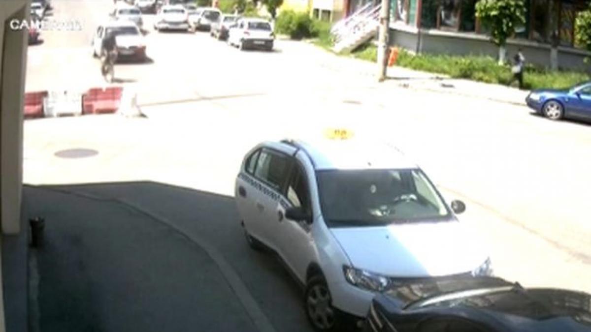 hotie prinsa pe camere un batran din dej a ramas fara borseta cu bani si fara acte video