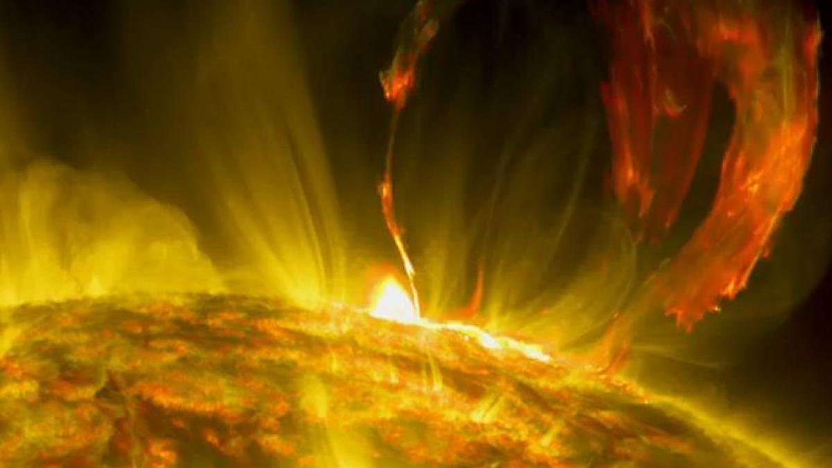 spectaculoasa eruptie solara filmata de nasa video