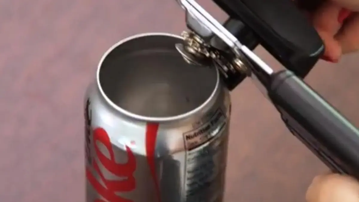 ce a facut o femeie din cutiile de coca cola