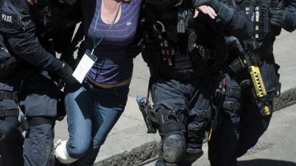 doua tinere din marea britanie arestate pentru terorism