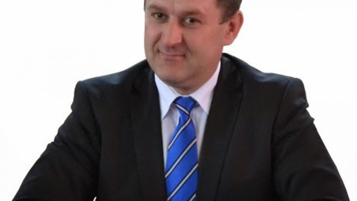 panica la primaria din tecuci speriat de 100 de protestatari primarul orasului a trimis acasa