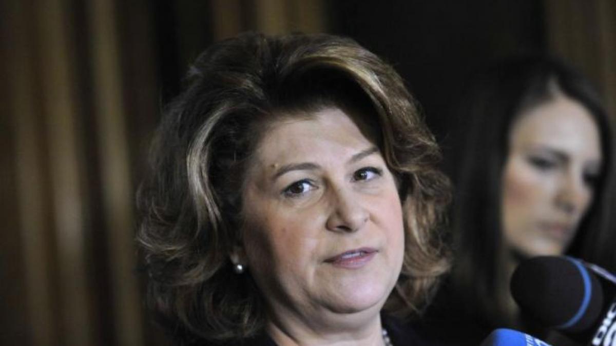 rovana plumb ii ataca pe liberali si il compara pe iohannis cu basescu