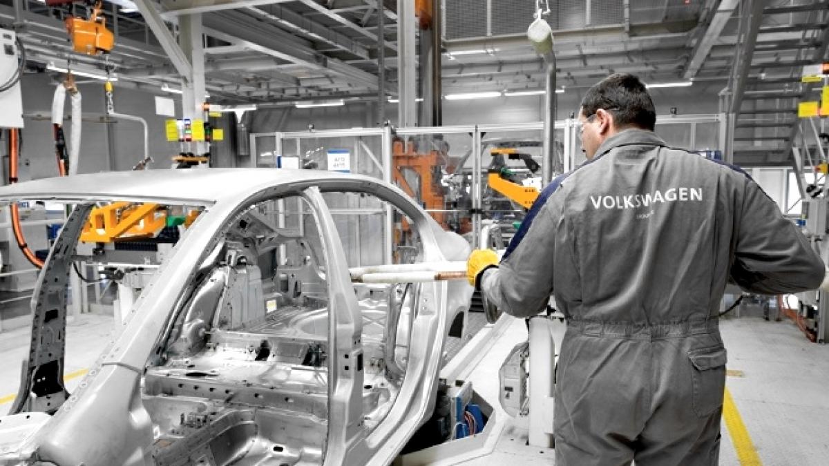 un muncitor ucis de un robot la o fabrica din germania