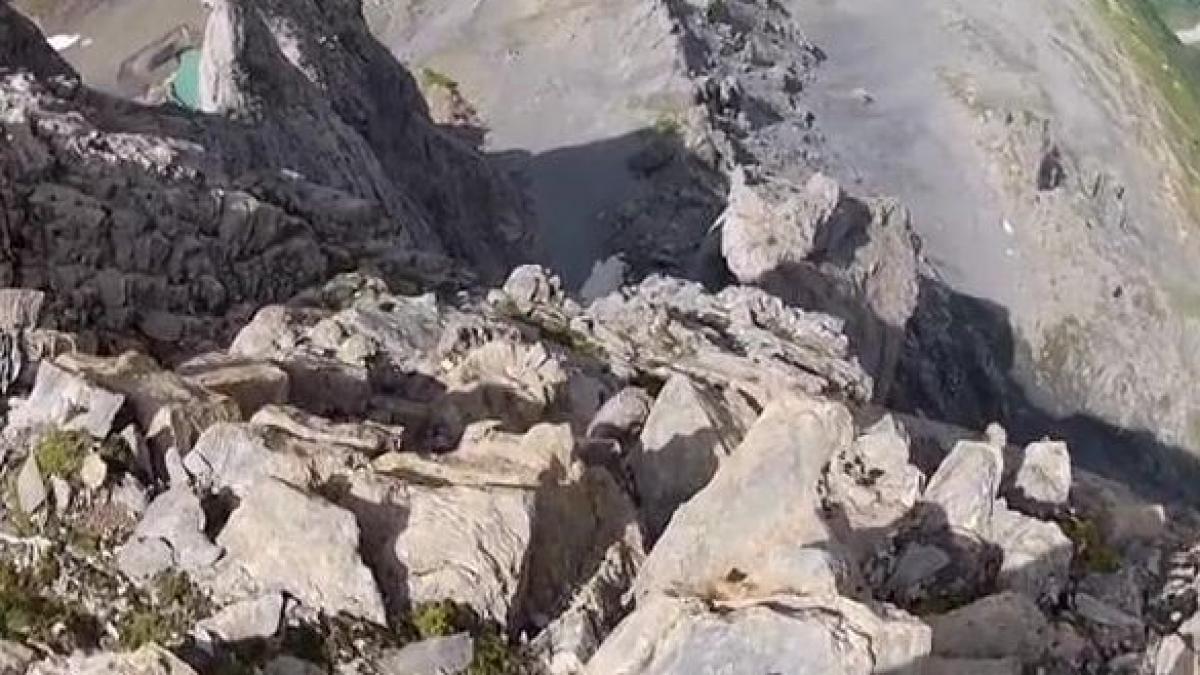 interzis cardiacilor cum sa te arunci de pe munte ca sa zbori printr o gaura de doi metri