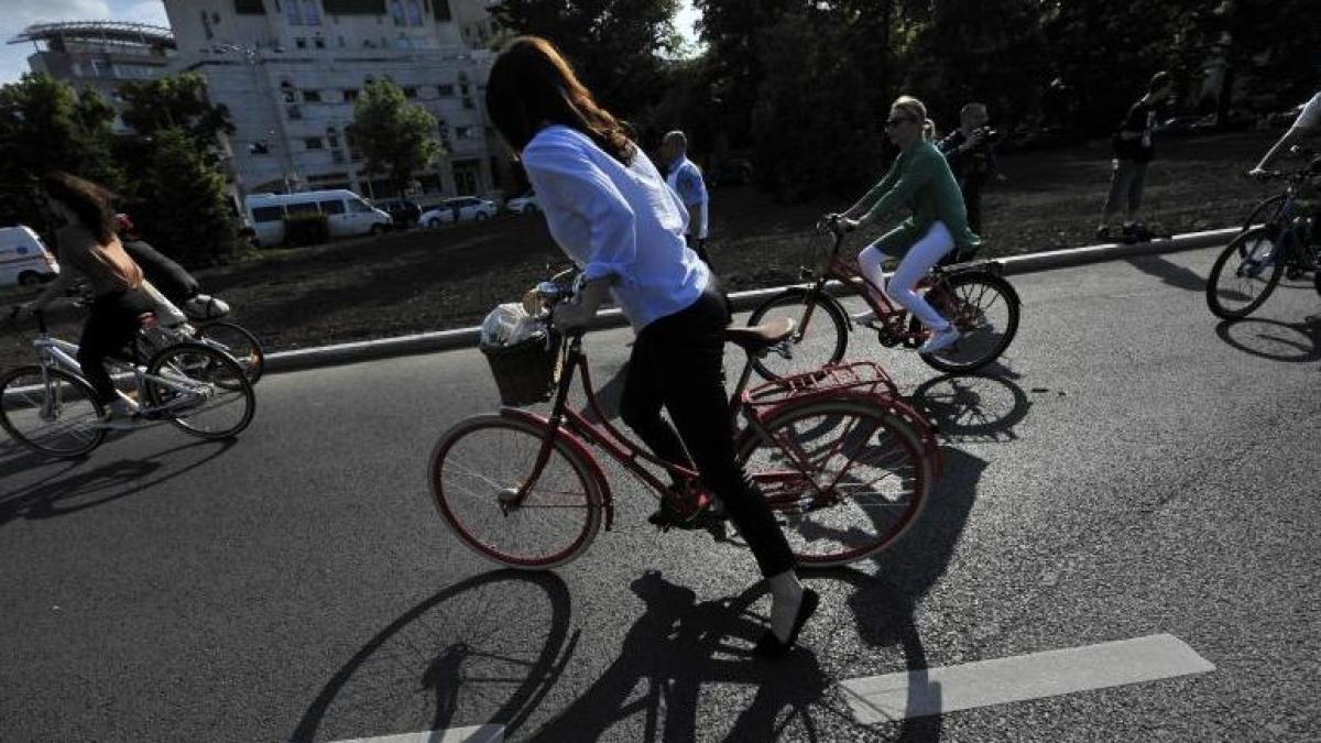 politia locala loveste din nou doi biciclisti au fost amendati pentru ca nu purtau casca