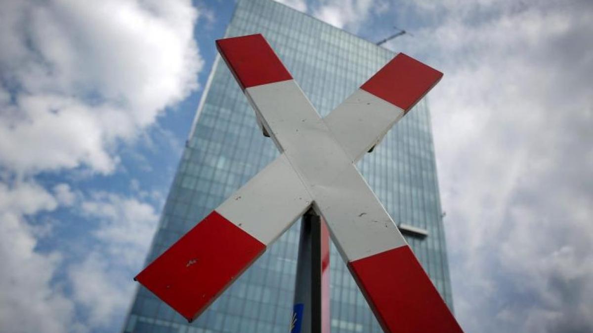 raportul fmi care arata de cati bani are nevoie grecia pentru a evita prabusirea financiara