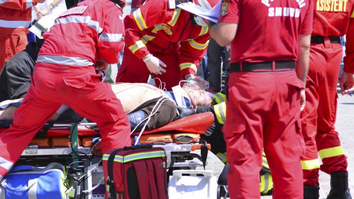 accident teribil cu 3 morti pe dn 7 au intrat cu masina intr un copac