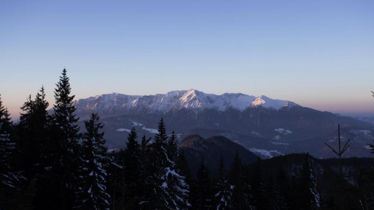 aventura turistilor rataciti pe munte salvamontistii i au gasit dimineata
