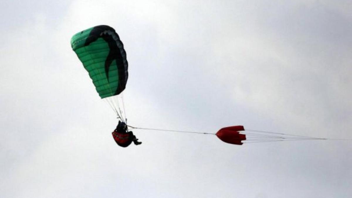 a cazut cu parapanta de la 1800 de metri si s a izbit de stanci medicii nu l au mai putut salva