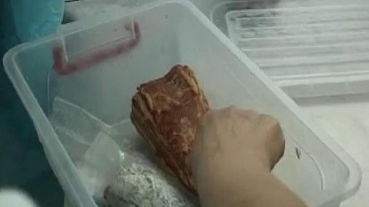 au intrat intr un restaurant le a venit sa fuga de ce au gasit in bucatarie