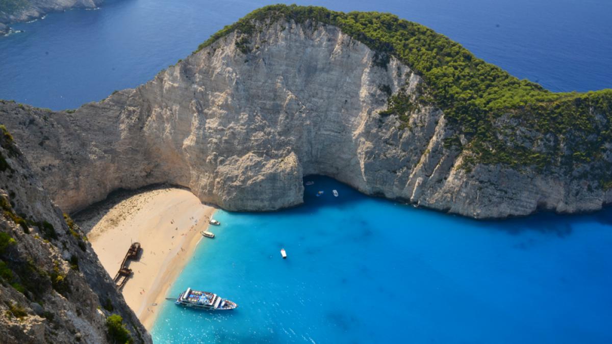 zakynthos fermecatoarea insula cu ape de clestar