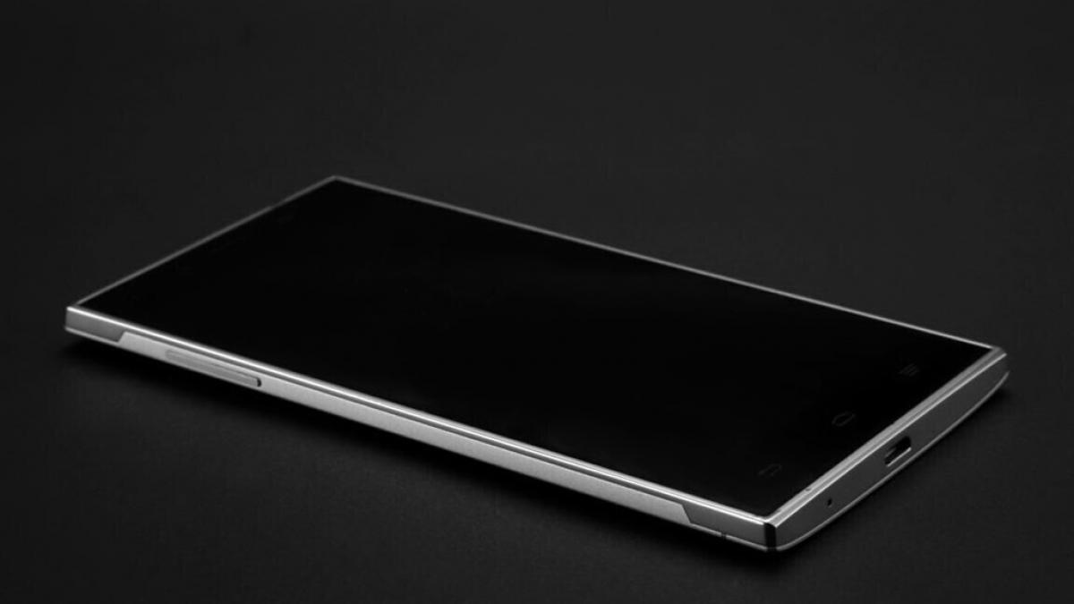 chinezii scot primul telefon cu carcasa din metal lichid