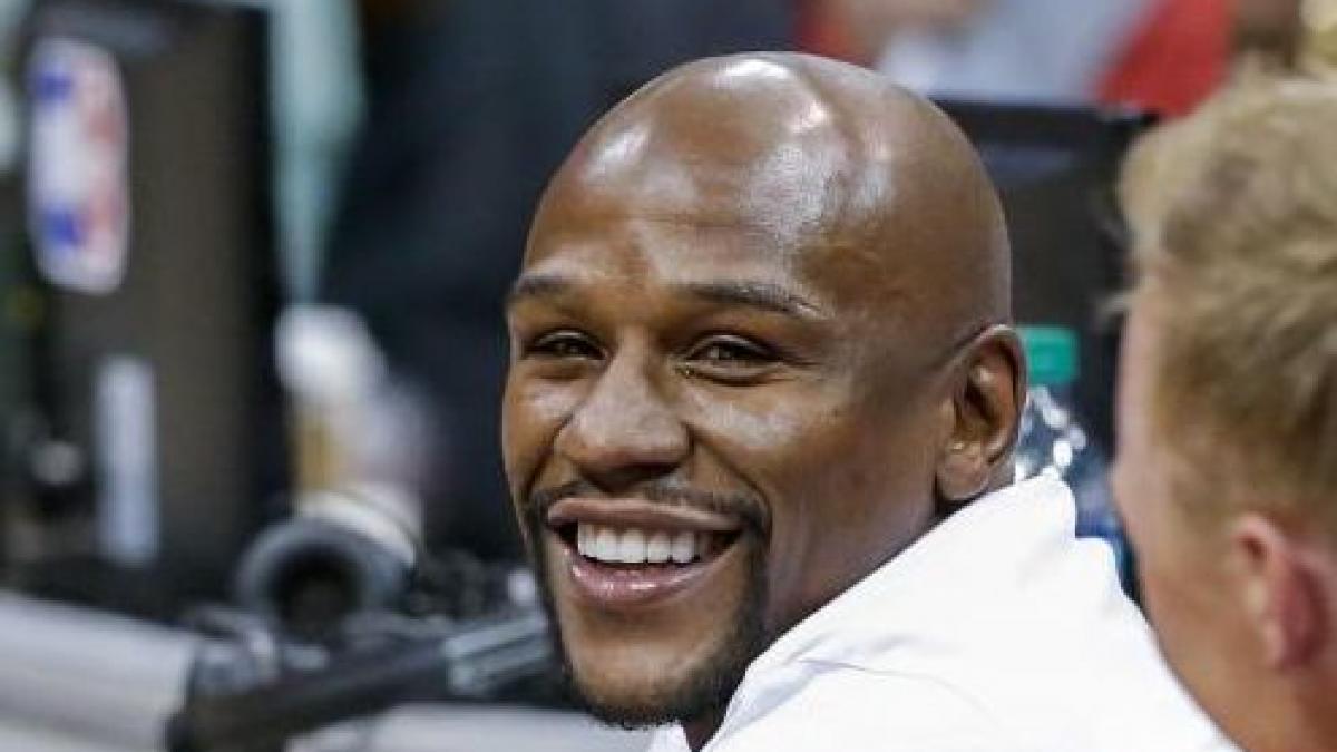 mayweather a ramas fara titlul castigat in meciul cu pacquaio din cauza unei amenzi neplatite