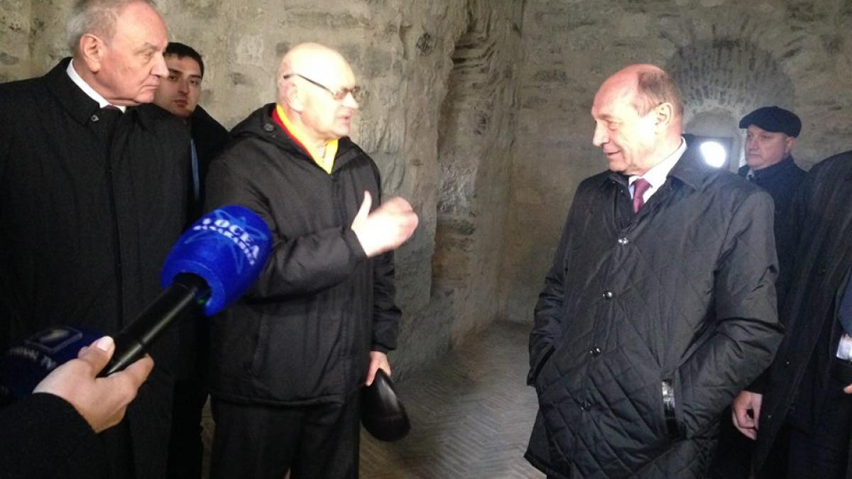 minciuna lui basescu cat moscheea de mare