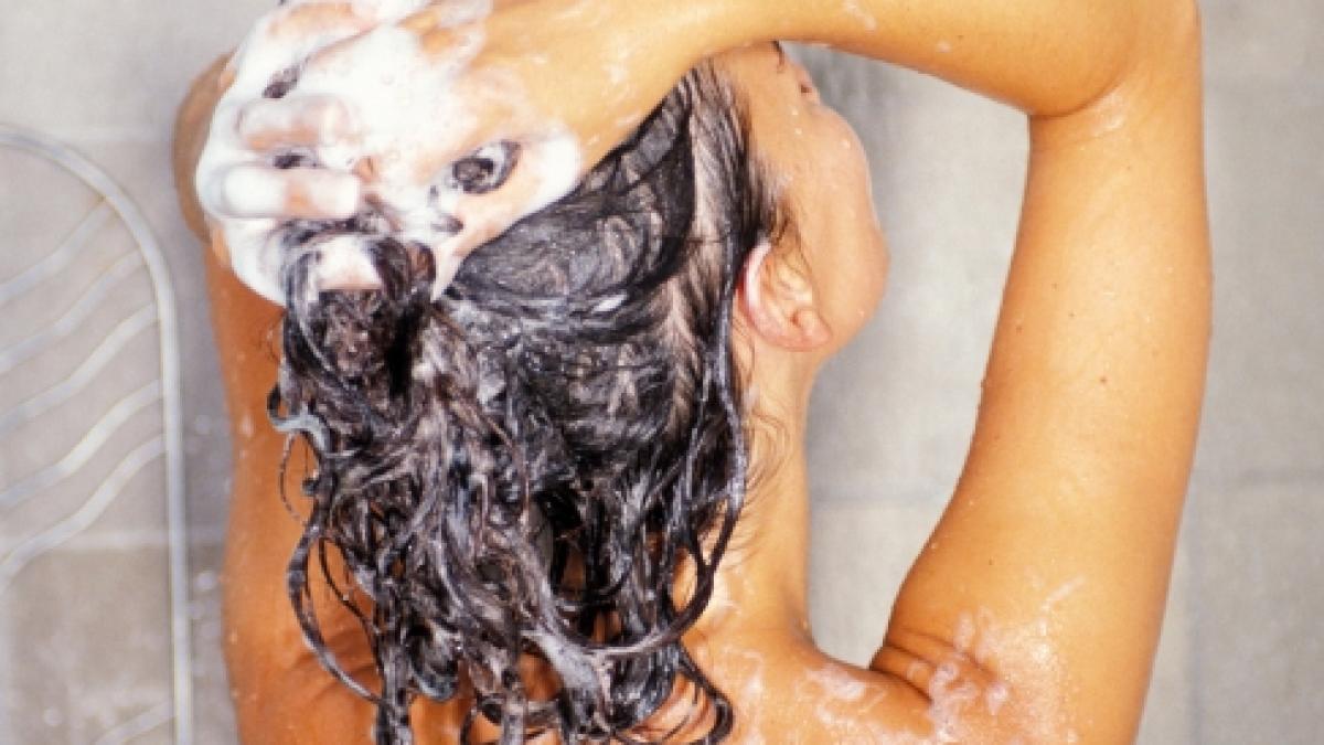 greseala pe care o facem cu totii atunci cand ne spalam parul